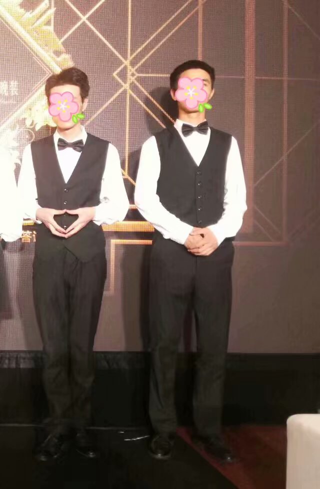 演出服裝